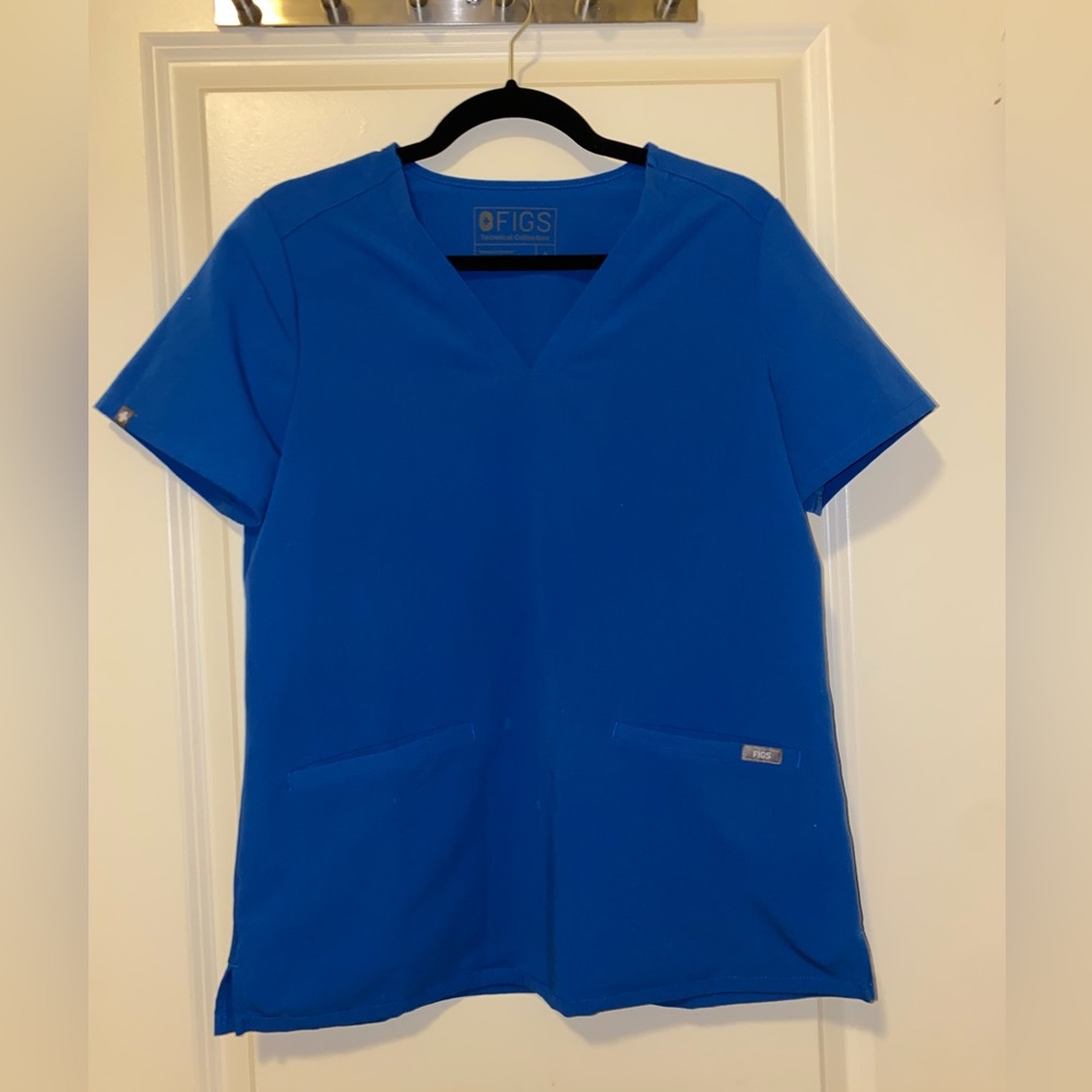 Casma Three-Pocket Scrub Top